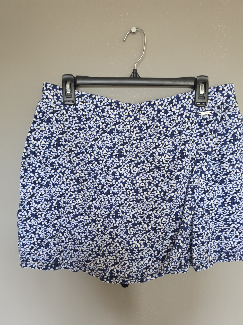 Jones New York Navy Floral Skort with White Print